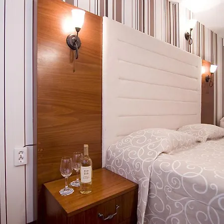 Arena Tarnovo - Free Private Parking 3*