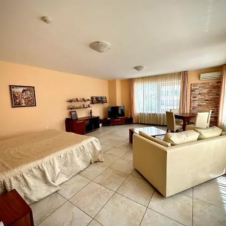 Arena Tarnovo - Free Private Parking Hotel